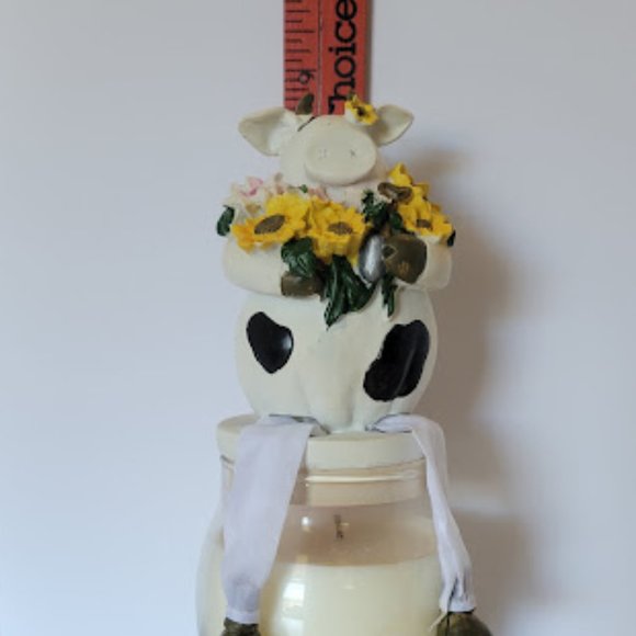 Brand New Vanilla Candle with Adorable Cow with Sunflowers Topper - Picture 5 of 5